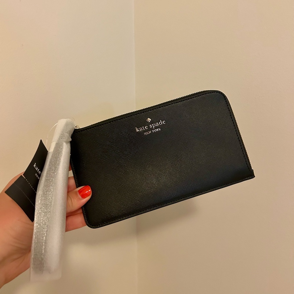 Kate Spade Black ‘Lucy Medium L-zip Wristlet”